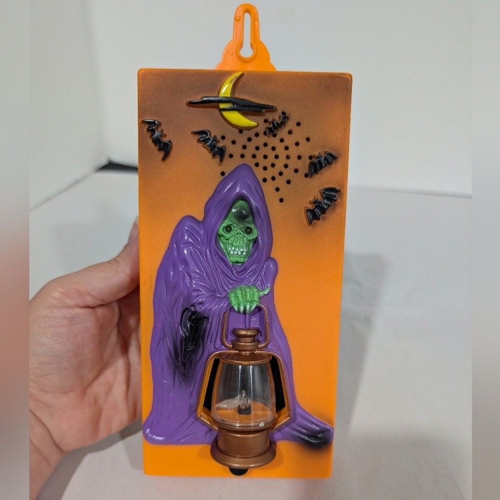 Vintage 1995 Toy State Halloween Wall Decor with Lantern - DOESN'T WORK